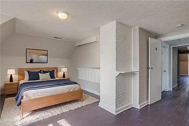 Building Photo - 3901 Newport Ave