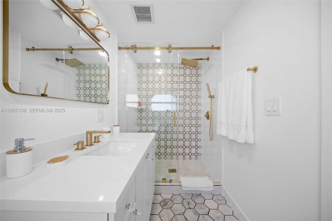 Building Photo - 1625 Hollywood Blvd