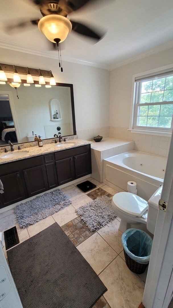 Building Photo - 3885 Thornberry Way