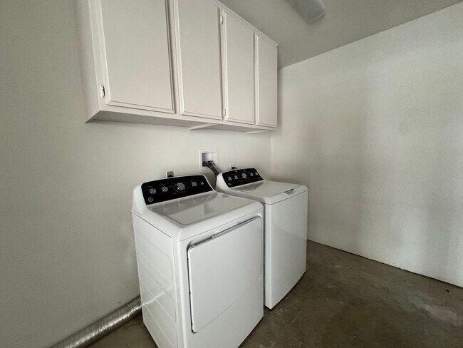 Building Photo - Welcome to this stunning Tierrasanta 1-bedroom, 1-bathroom