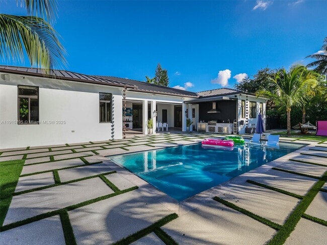 Building Photo - 250 NW 129th Ave