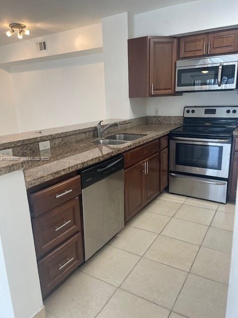 Building Photo - 560 S Park Rd