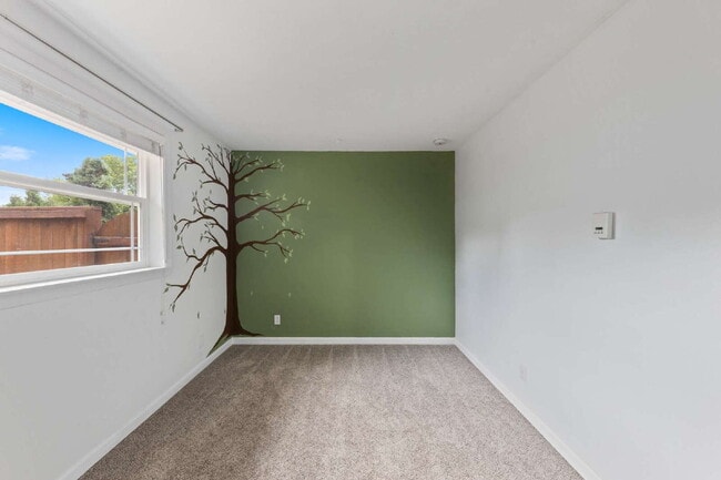 Building Photo - Charming 3 bedroom home with large yard!