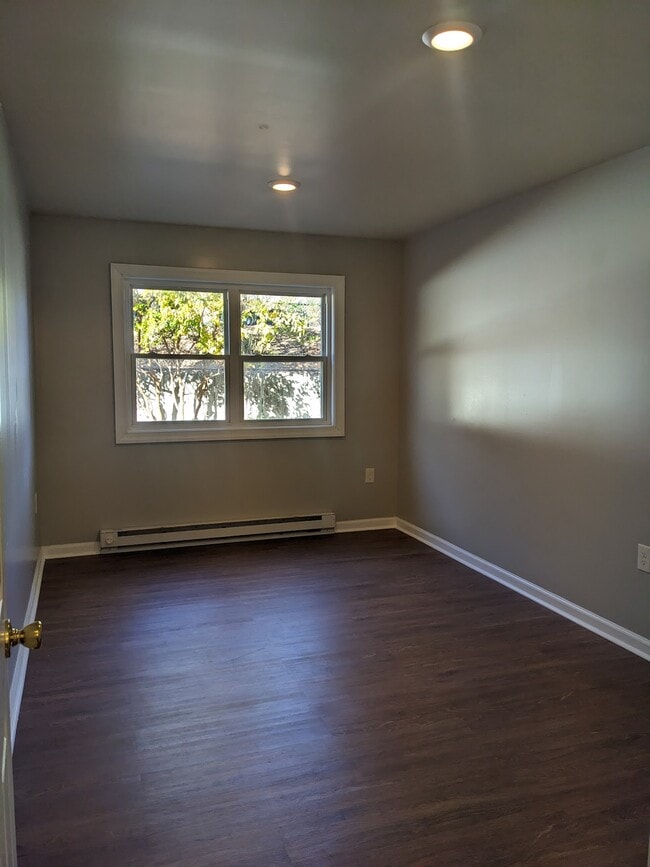 Building Photo - 1645 S Braddock St