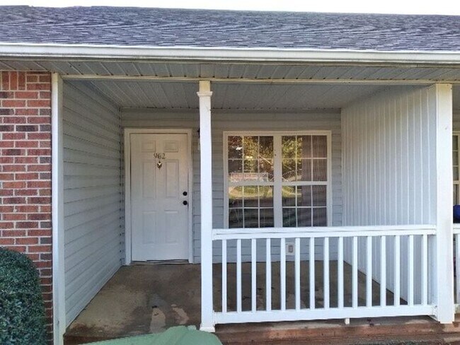 Building Photo - Duplex available now!