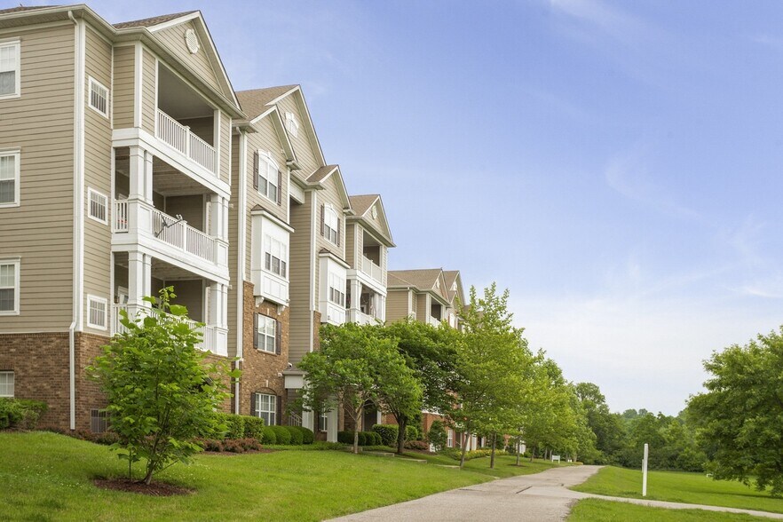 Building Photo - 8201 Lenox Creekside Dr