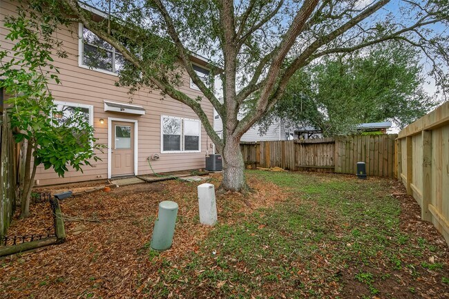 Building Photo - 210 Drake Run Ln