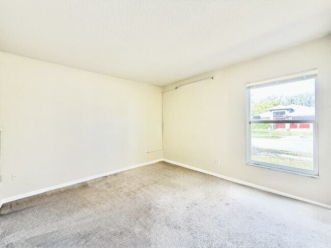 Building Photo - 27519 Sky Lake Cir