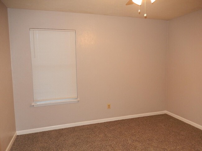 Building Photo - 2334 Sylvan Ct