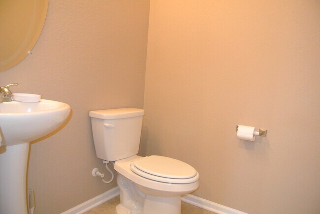 Building Photo - 5Bed/3.5Bath Home in Blackstone Country Club Community
