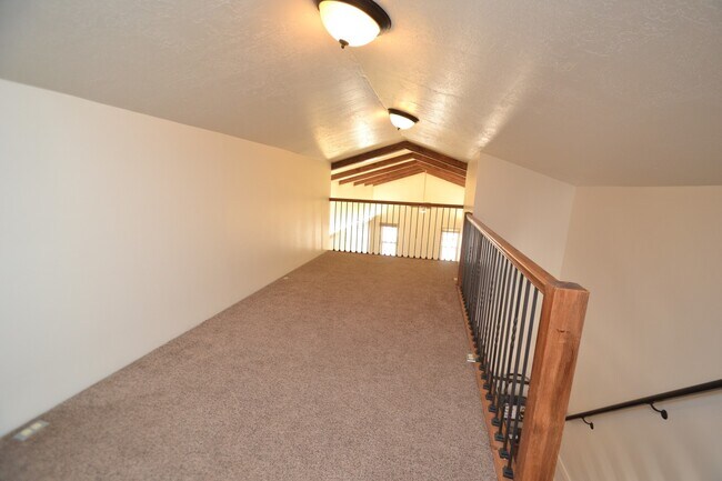 Building Photo - Awesome 5 bed 3 bath Home in Murray!!!