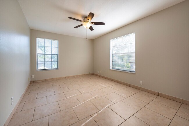 Building Photo - 1240 NW 6th Ave