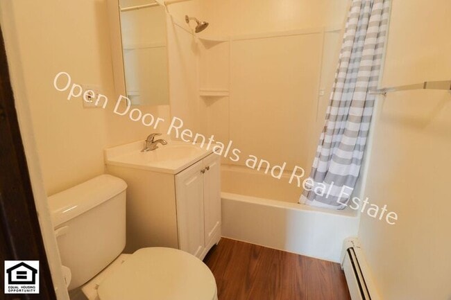 Building Photo - 204 1/2 W Houston