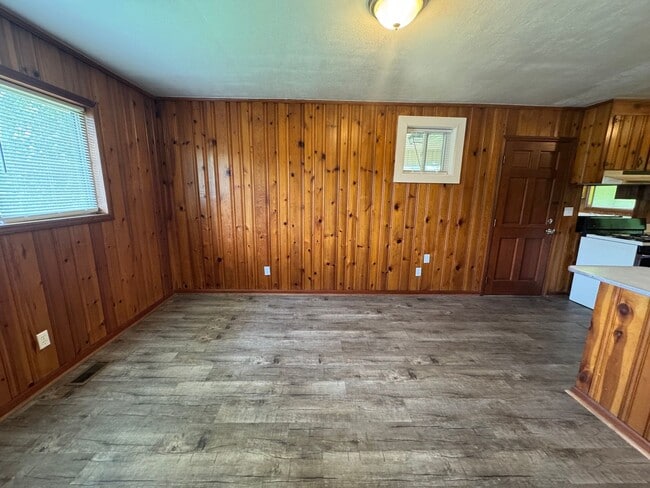 Building Photo - Nice 3/1 House in Lindale- $1,395