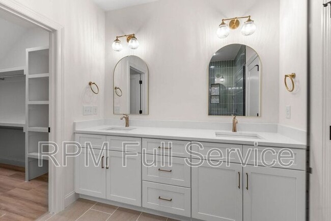 Building Photo - 2109 14th Ave N