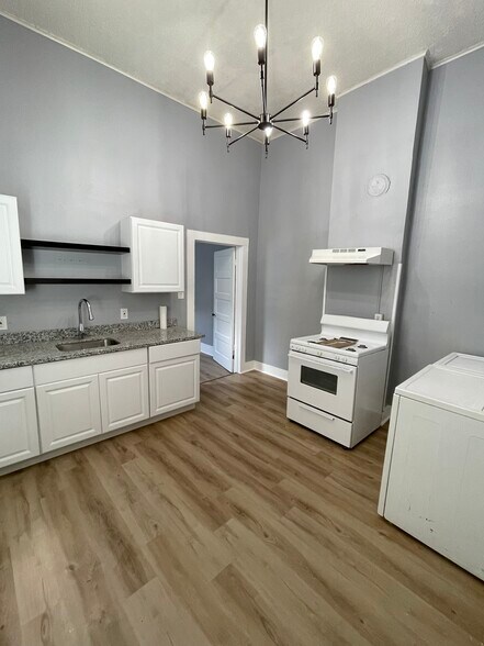 Building Photo - 2439 Second St