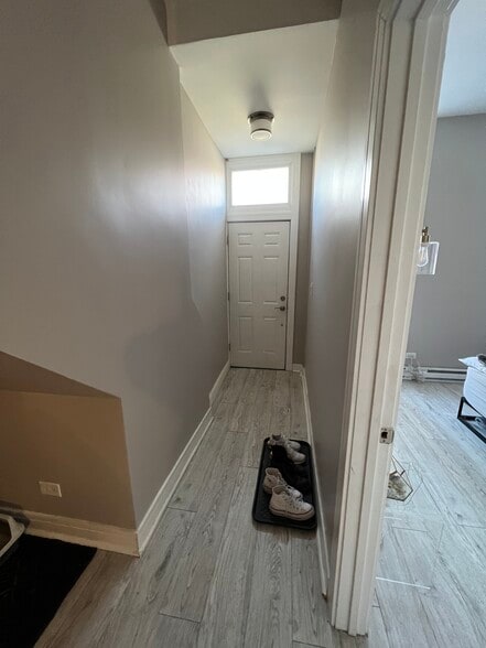 Front entry - 2336 N Southport Ave