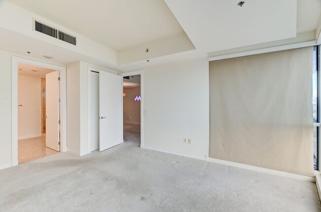 Building Photo - Panorama Towers 1