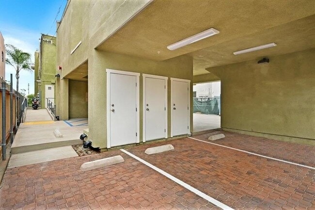Building Photo - 3580 Fourth Ave