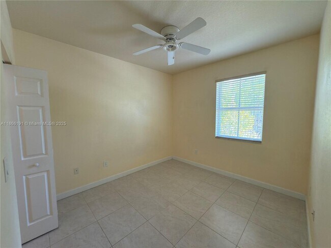 Building Photo - 14728 SW 25th Ln