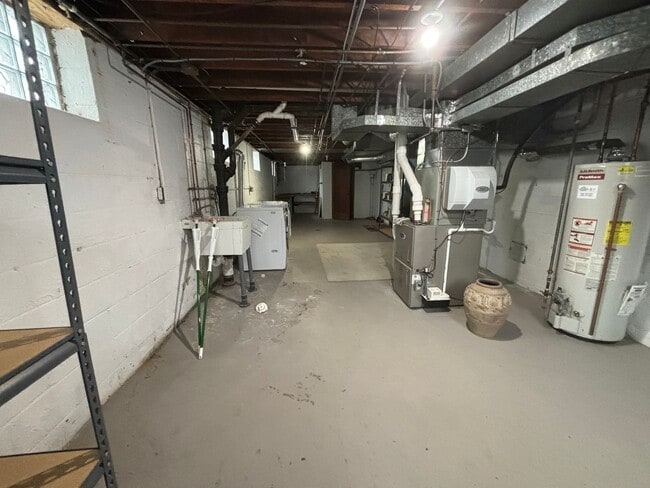 Building Photo - Spacious Home with Large Lot