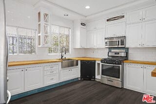 Building Photo - 850 N Poinsettia Pl