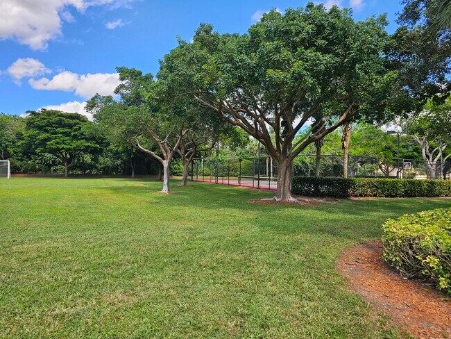 Building Photo - 7533 Topiary Ave