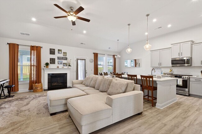 Building Photo - Like New 4BR Ranch with Modern Finishes & Prime Location in Elgin