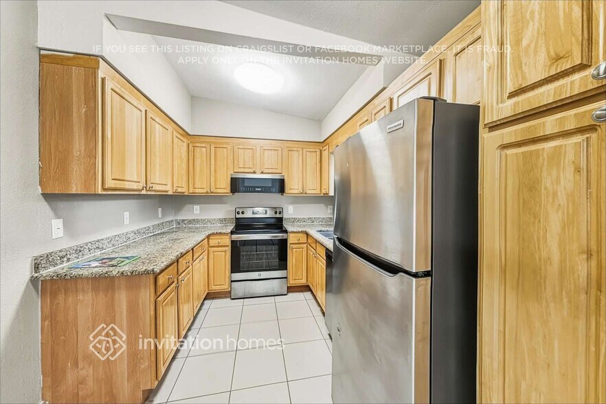 Building Photo - 3621 Sutton Dr