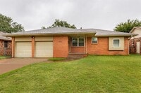 Building Photo - 2108 Henderson Dr