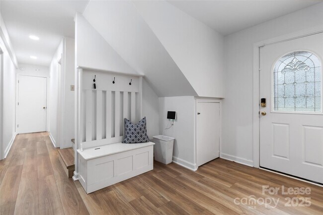 Building Photo - 405 Hillcrest Dr