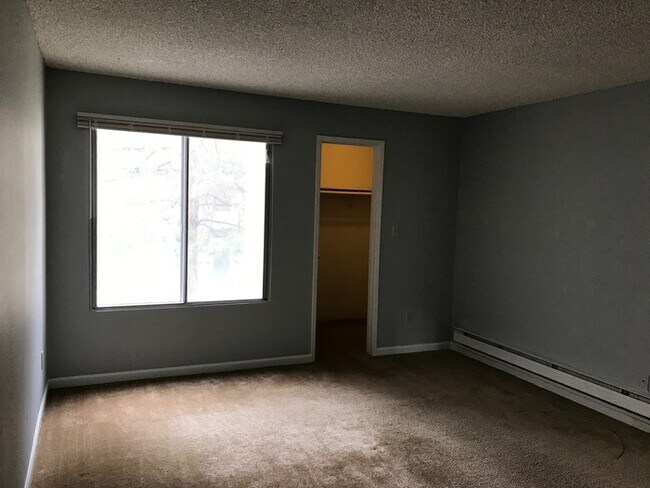 Building Photo - 2 Bedroom 1 Bath Condo