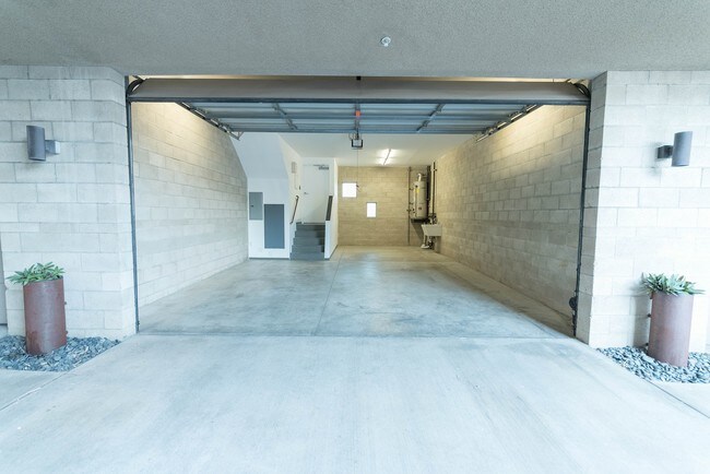 Building Photo - 717 N Highland Ave