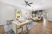 Building Photo - 8011 W Elizabeth Ln