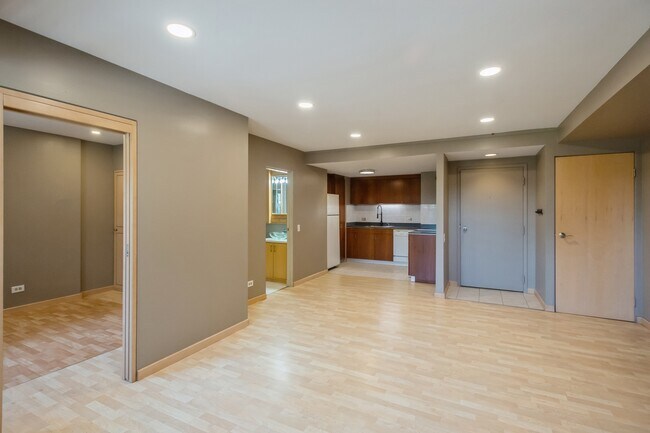 Building Photo - 40 E 9th St