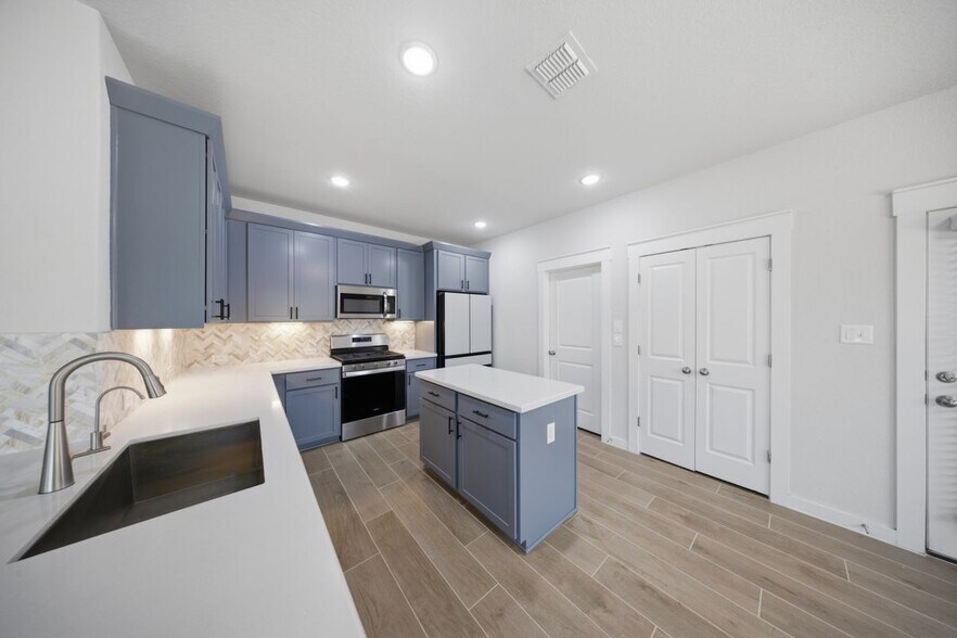 Building Photo - 8007 Chasemont Ct