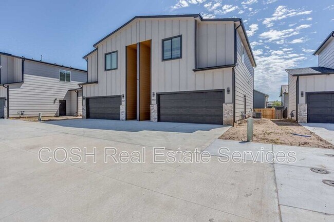 Building Photo - 8447 W 37th Ct N