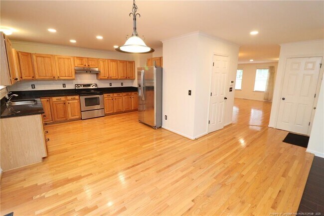 Building Photo - 2114 Frissell Ave
