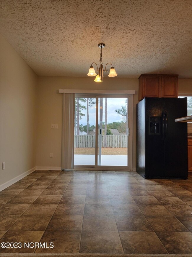 Building Photo - 416 Amaryllis Ln