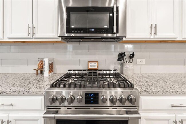 Building Photo - 4437 Waxwing St