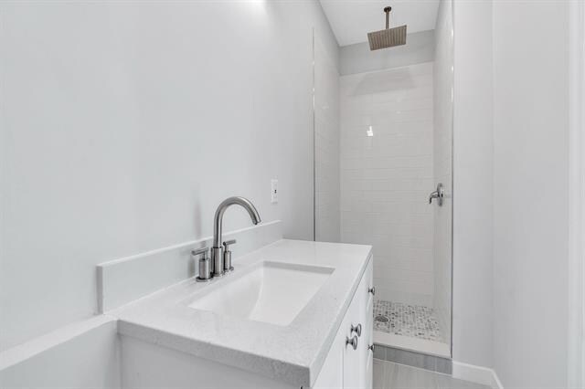 Building Photo - 409 6th St