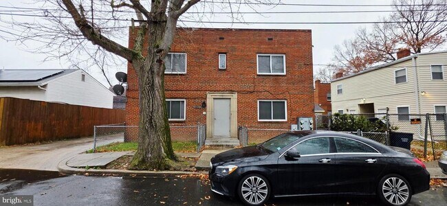 Building Photo - 3207 11th Pl SE