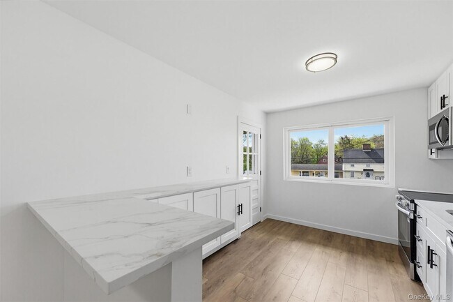 Building Photo - 810 Blooming Grove Turnpike