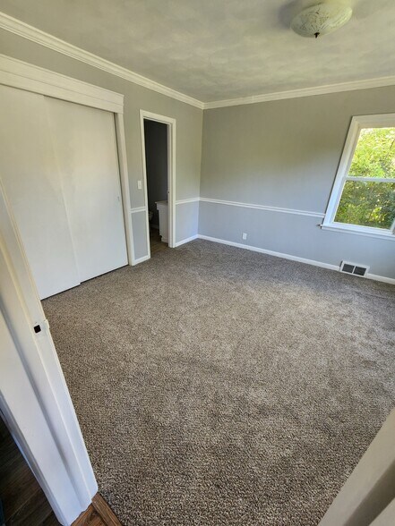 Master bedroom - 2539 Vernon Ct SE