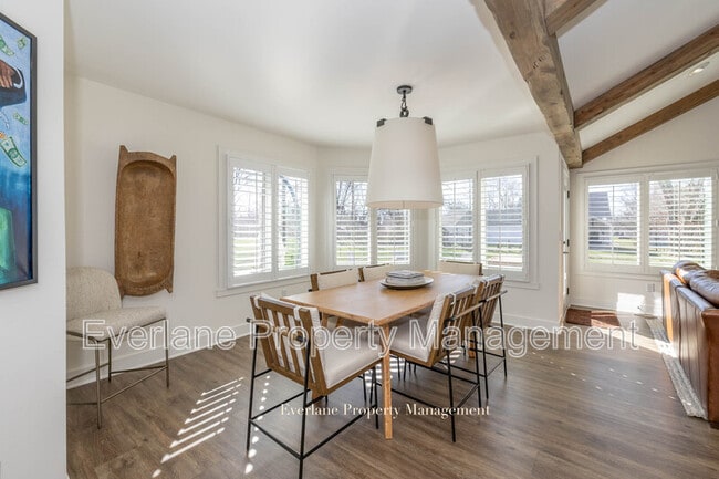 Building Photo - 499 W Main St