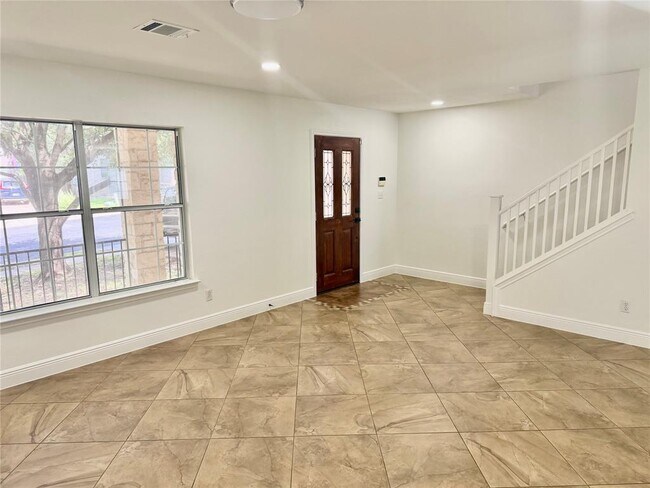 Building Photo - 11210 Kingsgate Dr