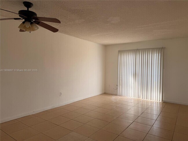 Building Photo - 13725 NE 6th Ave