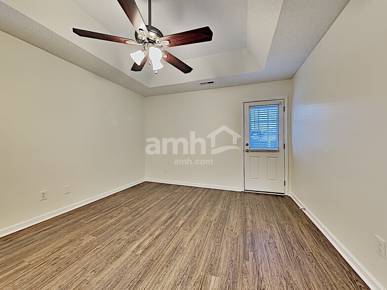 Building Photo - 107 Cotillion Crescent