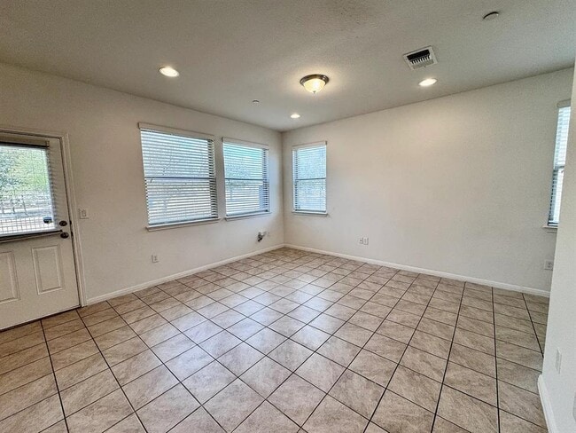 Building Photo - 1001 Zodiac Ln