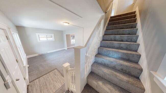 Building Photo - 3 Bed / 1 Bath in Cleveland!